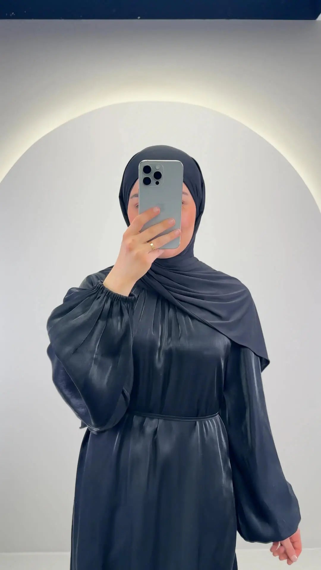 <tc>S</tc>je<tc>m</tc>l'Abaya <tc>S</tc>noir