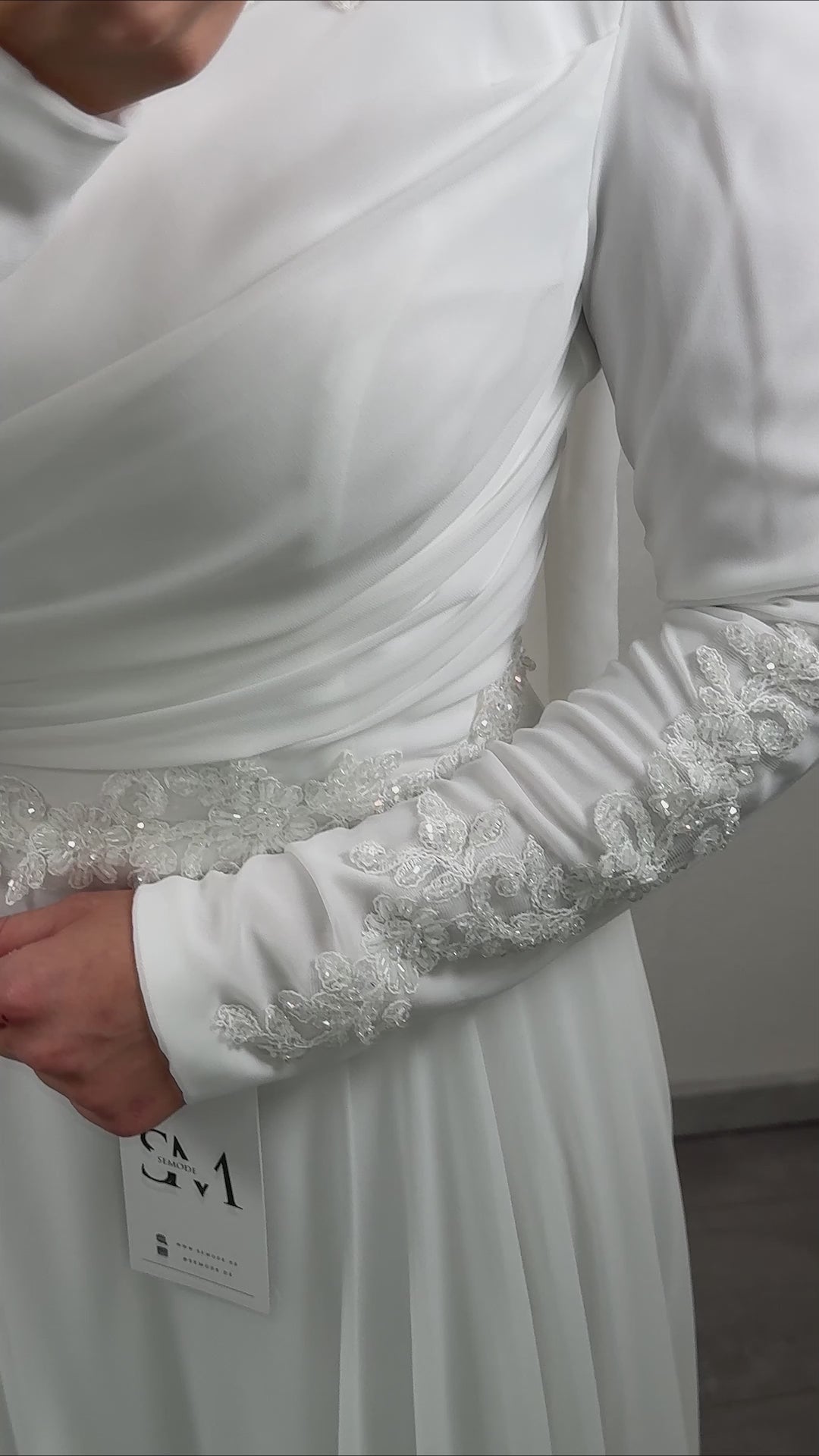 <tc>S</tc>a<tc>m</tc>robe de mariée ira